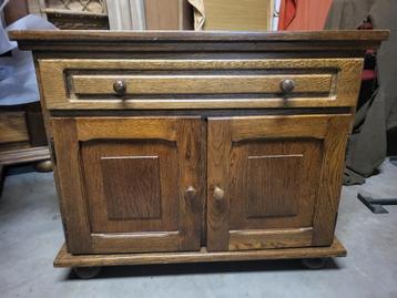 Ladenkastje of.....Tv kast of bureau.              Eiken.    beschikbaar voor biedingen