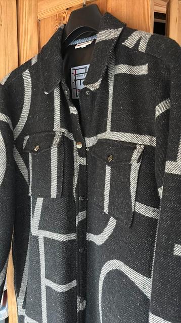 Vestjas love zwart wit maat 38 nieuwstaat beschikbaar voor biedingen