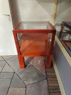 Houten bijzettafel met glazen blad, Huis en Inrichting, Tafelonderdelen, Minder dan 50 cm, Glas, Vierkant, Minder dan 50 cm