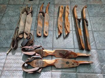 Verzameling antiek houten schaatsen beschikbaar voor biedingen