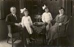 Winterswijk - Gezin - Studioportret, Ophalen of Verzenden, 1920 tot 1940, Ongelopen, Gelderland