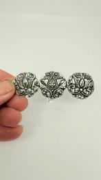 Antiek Djokja zilveren broche uit Indonesië., Sieraden, Tassen en Uiterlijk, Antieke sieraden, Ophalen of Verzenden, Zilver, Broche