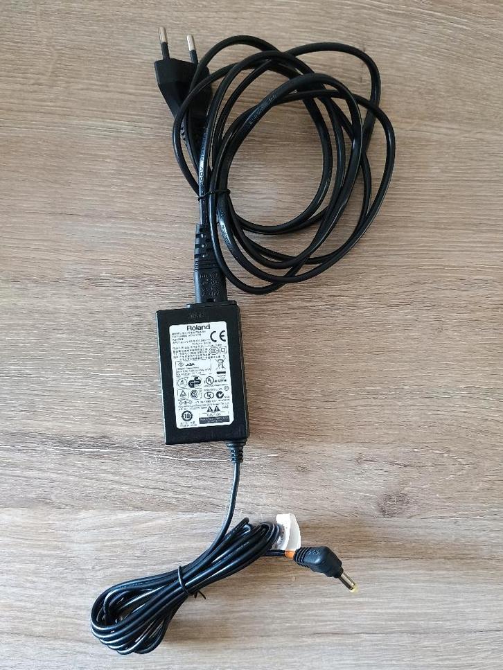 Roland psb-6u adapter 3v 1,2a 3,6w origineel oem, Audio, Tv en Foto, Opladers, Zo goed als nieuw, Ophalen of Verzenden