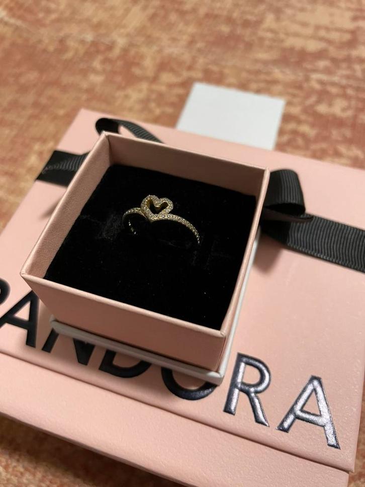 Pandora ring goud hart maat 52, Sieraden, Tassen en Uiterlijk, Bedels, Nieuw, Pandora, Goud, 1 bedel, Ophalen of Verzenden