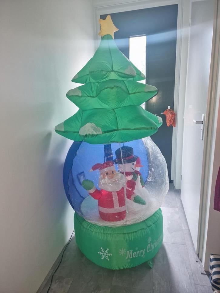 Opblaasbare snowglobe/kerstboom, Hobby en Vrije tijd, Feestartikelen | Verhuur, Gebruikt, Ophalen