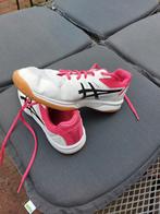 Wit-roze Asics indoorschoenen maat 39,5, Ophalen of Verzenden, Zo goed als nieuw, Schoenen