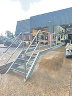 Stalen trap met bordes nob1130, Doe-het-zelf en Verbouw, Ladders en Trappen, Ophalen, Zo goed als nieuw