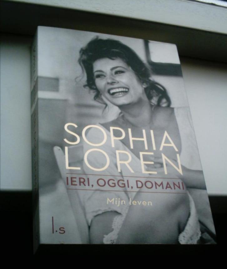 Sophia Loren: Mijn leven. Ieri, oggi, domani(9789024565979)., Boeken, Biografieën, Zo goed als nieuw, Ophalen of Verzenden