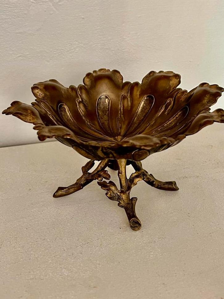 Art Deco Schaaltje, Bloem met takjes en blaadjes, Antiek en Kunst, Antiek | Woonaccessoires, Ophalen of Verzenden