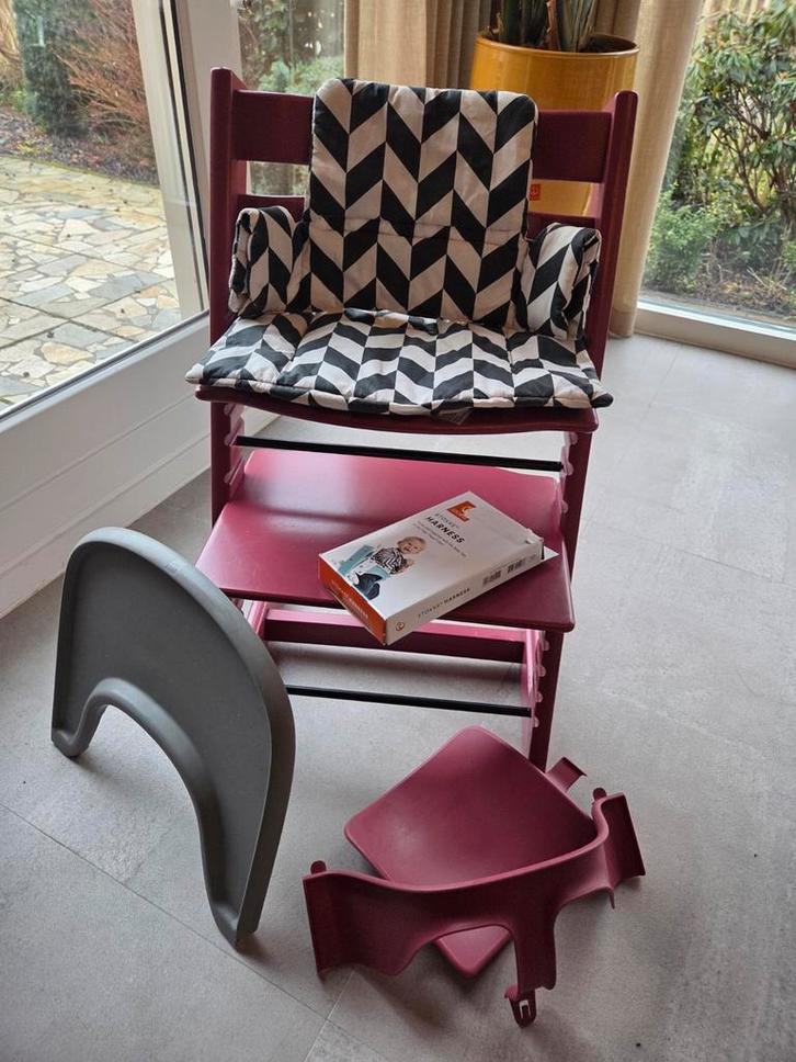 Stokke Tripp Trapp met tray, kussens, harnas en peuterinzet, Kinderen en Baby's, Kinderstoelen, Gebruikt, Meegroeistoel, Aanschuifbaar