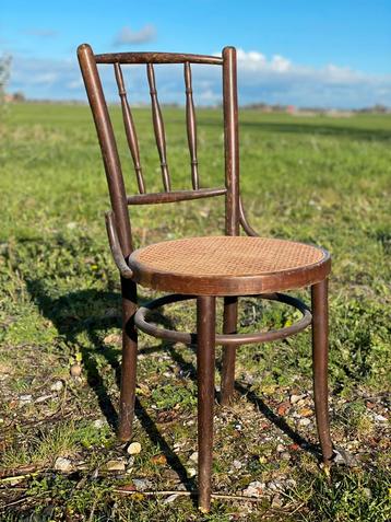 Vintage design thonet stoel beschikbaar voor biedingen
