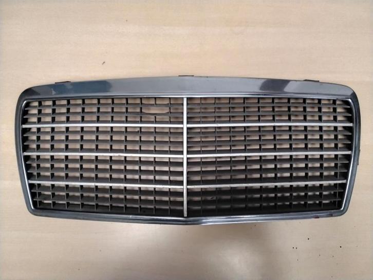 Mercedes W124 Originele Grille Mopf 2, Auto-onderdelen, Carrosserie en Plaatwerk, Motorkap, Mercedes-Benz, Voor, Gebruikt, Ophalen of Verzenden