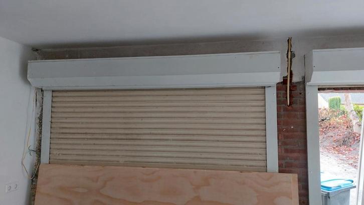 2x Rolluiken/Roldeuren electrische, Doe-het-zelf en Verbouw, Rolluiken, Gebruikt, 200 cm of meer, 150 tot 200 cm, Crème of Beige