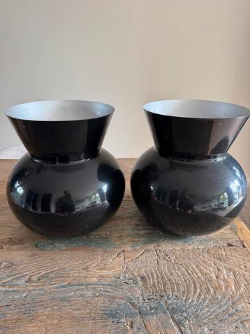 Zwarte Metalen XL Vazen - Set van 2 beschikbaar voor biedingen