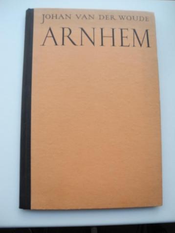 1945: Boek Arnhem De Betwiste Stad - Johan van der Woude beschikbaar voor biedingen