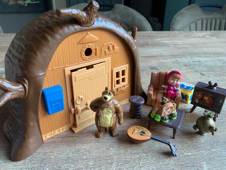 Masha de beer winterhuis meeneemhuis, Kinderen en Baby's, Speelgoed | Poppenhuizen, Zo goed als nieuw, Poppenhuis, Ophalen of Verzenden