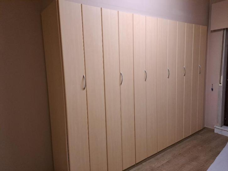 Ruime kleerkast met accordeondeuren - 296 cm breed, Huis en Inrichting, Kasten | Kledingkasten, Zo goed als nieuw, 200 cm of meer