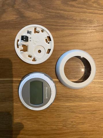 Honeywell thermostaat t40 3x te koop beschikbaar voor biedingen