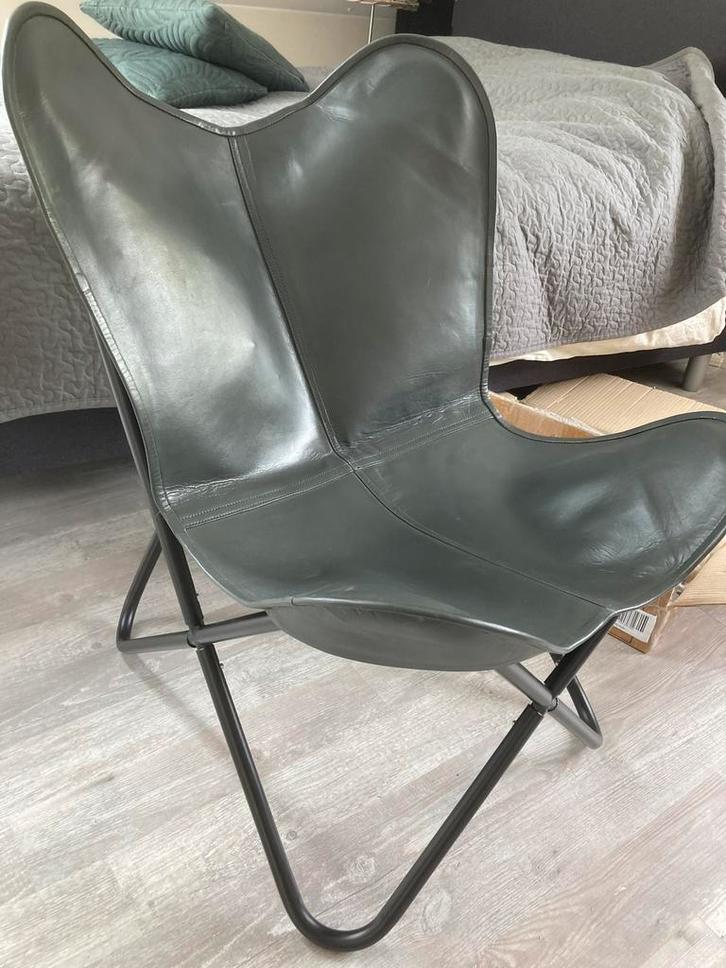 Kinder Vlinderstoel nieuw echt leer grijs, zwart frame, Kinderen en Baby's, Kinderkamer | Tafels en Stoelen, Nieuw, Stoel(en)