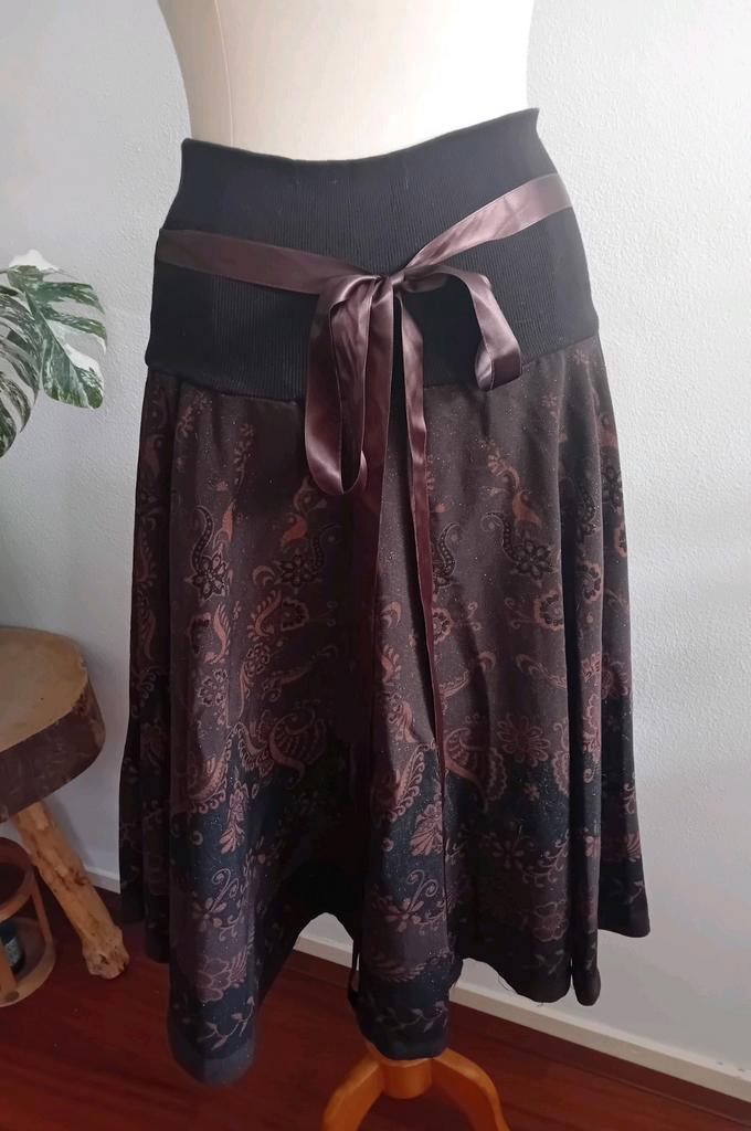Wijdvallende Rok met lint, Kleding | Dames, Rokken, Zo goed als nieuw, Bruin, Onder de knie, Ophalen of Verzenden