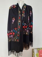 Prachtige zwarte sjaal met bloemenborduurwerk, Cashmere, Ophalen of Verzenden, Nieuw, Sjaal