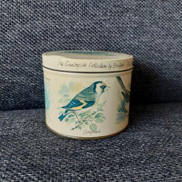 Blikje met vogels Bristows beschikbaar voor biedingen