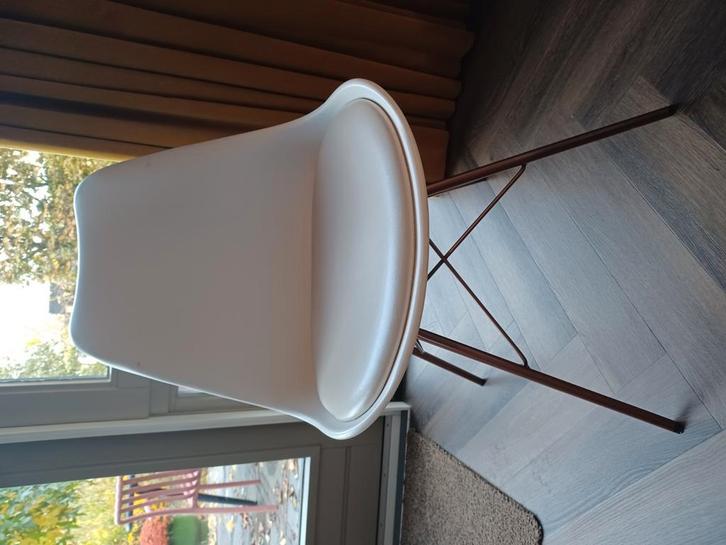 6 witte eetkamerstoelen, met koperkleurige poten, Huis en Inrichting, Stoelen, Gebruikt, Vijf, Zes of meer stoelen, Leer, Wit