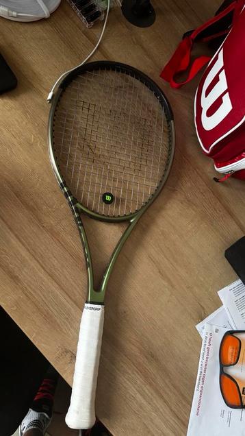 WILSON BLADE V8 98 18x20 305g beschikbaar voor biedingen
