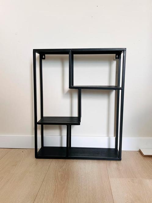 Zwart metalen wandrek, Huis en Inrichting, Woonaccessoires | Wandplanken en Boekenplanken, Zo goed als nieuw, Ophalen of Verzenden