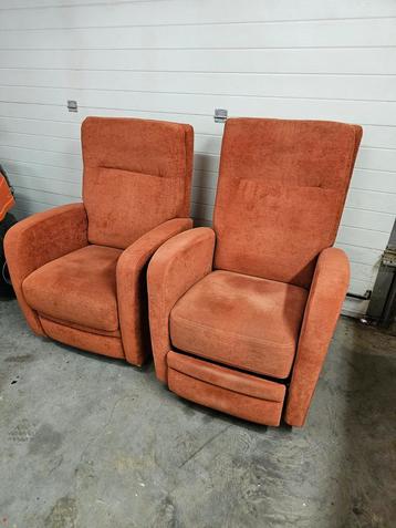 fauteuil stoel 1x vast en 1x relax beschikbaar voor biedingen