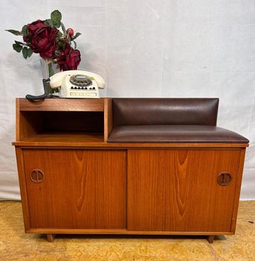 Gratis bezorging!Mid century retro telefoonbankje Chippy Hea beschikbaar voor biedingen
