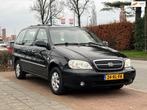 Kia Carnival 2.5 V6 EX * RUIME AUTO, Auto's, Gebruikt, 2497 cc, Zwart, Origineel Nederlands