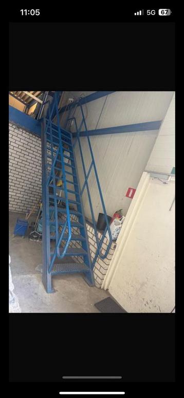 Stalen trap, blauw, ijzer beschikbaar voor biedingen