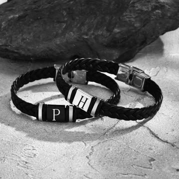 Zwarte Leren Heren Armband Met Letter  beschikbaar voor biedingen