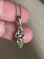 Zilveren ketting met een zilveren vintagehanger met peridoot, Ophalen of Verzenden, Zo goed als nieuw, Zilver