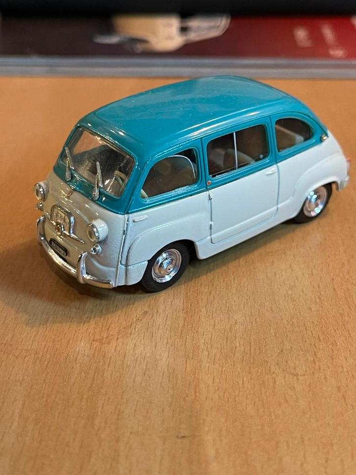 1:43 FIAT 600 MULTIPLA …….. 10,-, Hobby en Vrije tijd, Modelauto's | 1:43, Zo goed als nieuw, Auto, Ophalen of Verzenden