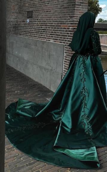 Gelegenheidsjurk beschikbaar voor biedingen