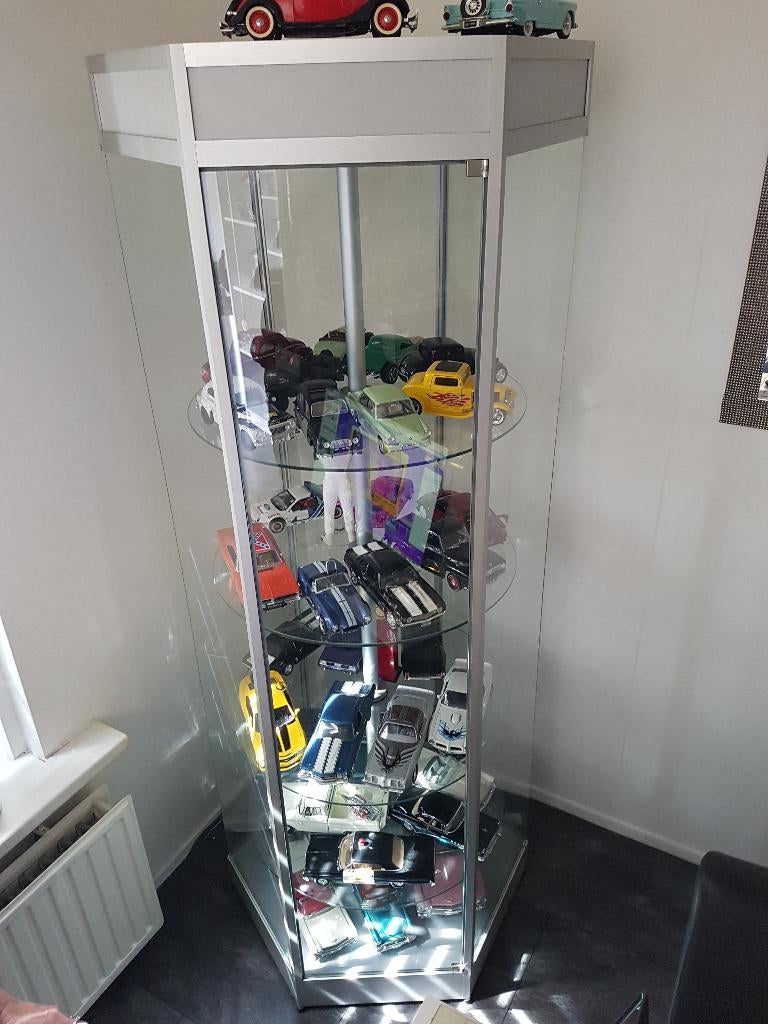vitrinekast  breed 70  hoog 194  zonder de auto's :), Ophalen, Gebruikt, Glas, 50 tot 100 cm