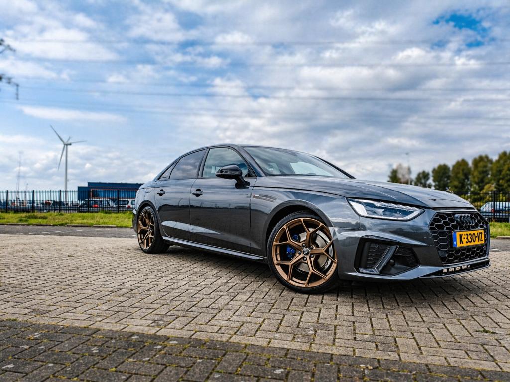 Audi A4  35 TFSI S edition Competition Bronze |Black 275pk !, Auto's, 4 cilinders, 1984 cc, Origineel Nederlands, 75 €/maand
