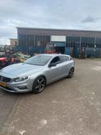 Volvo V60 D4 r-design  235pk, Auto's, Voorwielaandrijving, 1750 kg, 4 cilinders, Origineel Nederlands