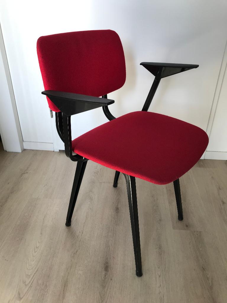 stoel Revolt Friso Kramer T.H. Eindhoven Ahrend de Cirkel, Huis en Inrichting, Stoelen, Ophalen, Gebruikt, Stof, Eén