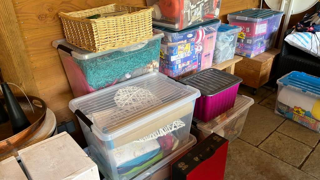 7 dozen rommelmarkt spullen leuk voor Koningsdag, Ophalen, Zo goed als nieuw