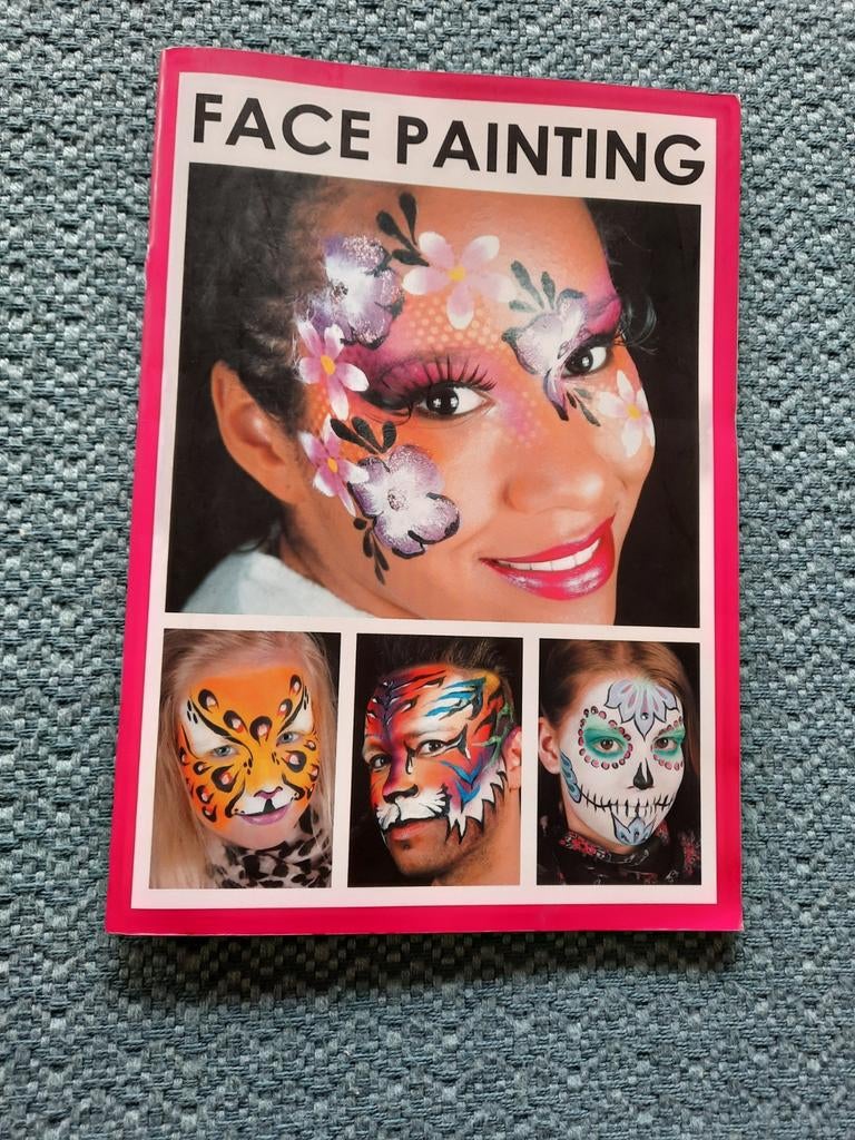 Grimas Face Painting Boek - Nieuwstaat, Boeken, Ophalen of Verzenden, Zo goed als nieuw, Grimas
