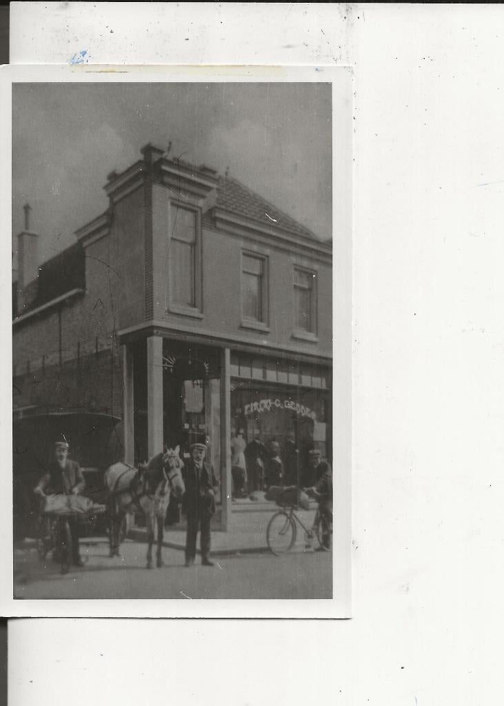 De Lier Paard met koets bij winkel Fotokaart, Ophalen of Verzenden, Voor 1920, Ongelopen, Zuid-Holland