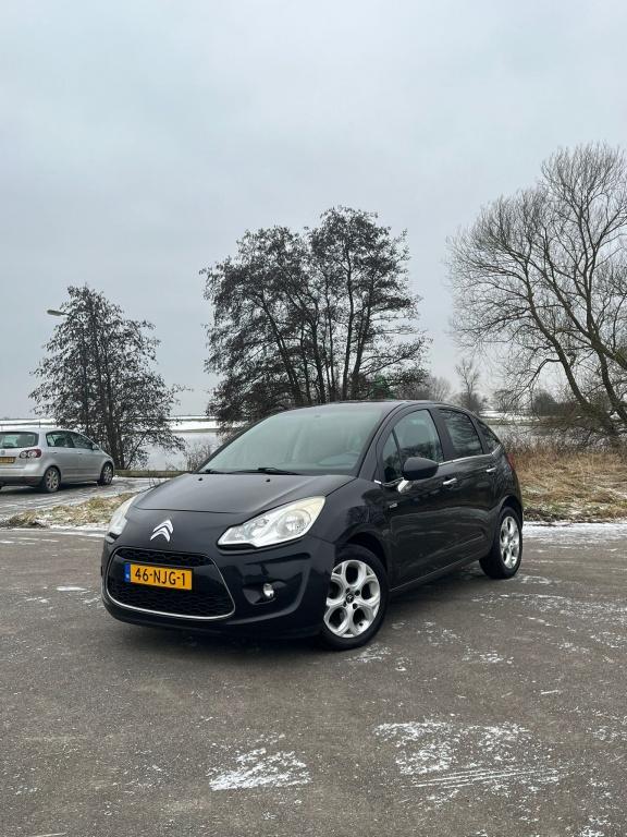 Citroën C3 1.6 VTi AUTOMAAT 2010 Org NL CruiseC Pano Velgen, Auto's, Citroën, Automaat, Gebruikt, Zwart, 4 cilinders
