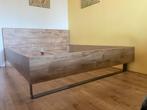 Bedframe 180 bij 220 cm. Industriële stijl, Ophalen, Bruin, Tweepersoons, Zo goed als nieuw