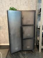Industriële kast, Ophalen, Zo goed als nieuw