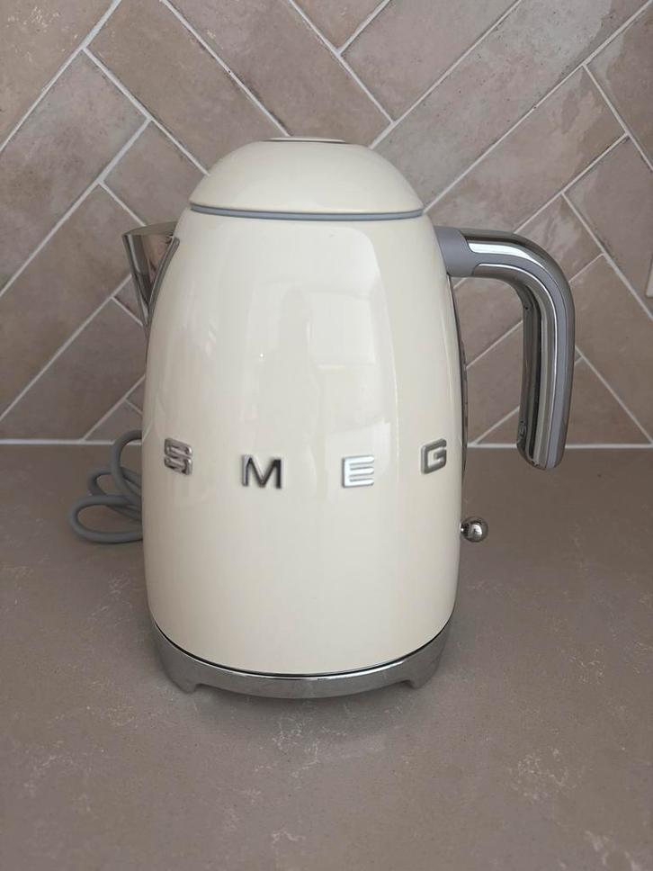 Nieuwe Smeg waterkoker - Crème (verkeerde kleur), Witgoed en Apparatuur, Waterkokers, Nieuw, Ophalen of Verzenden