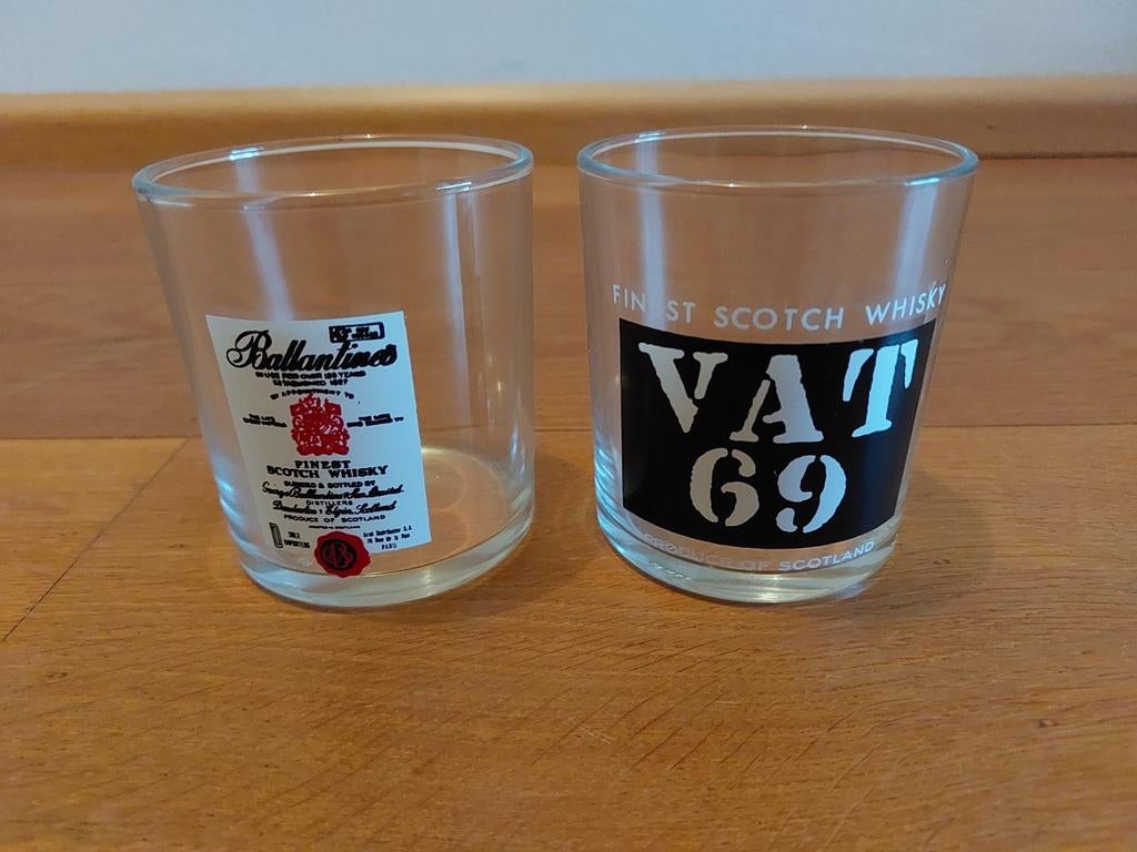 2 Whisky Glazen: VAT 69 & Ballantine's, Ophalen of Verzenden, Gebruikt