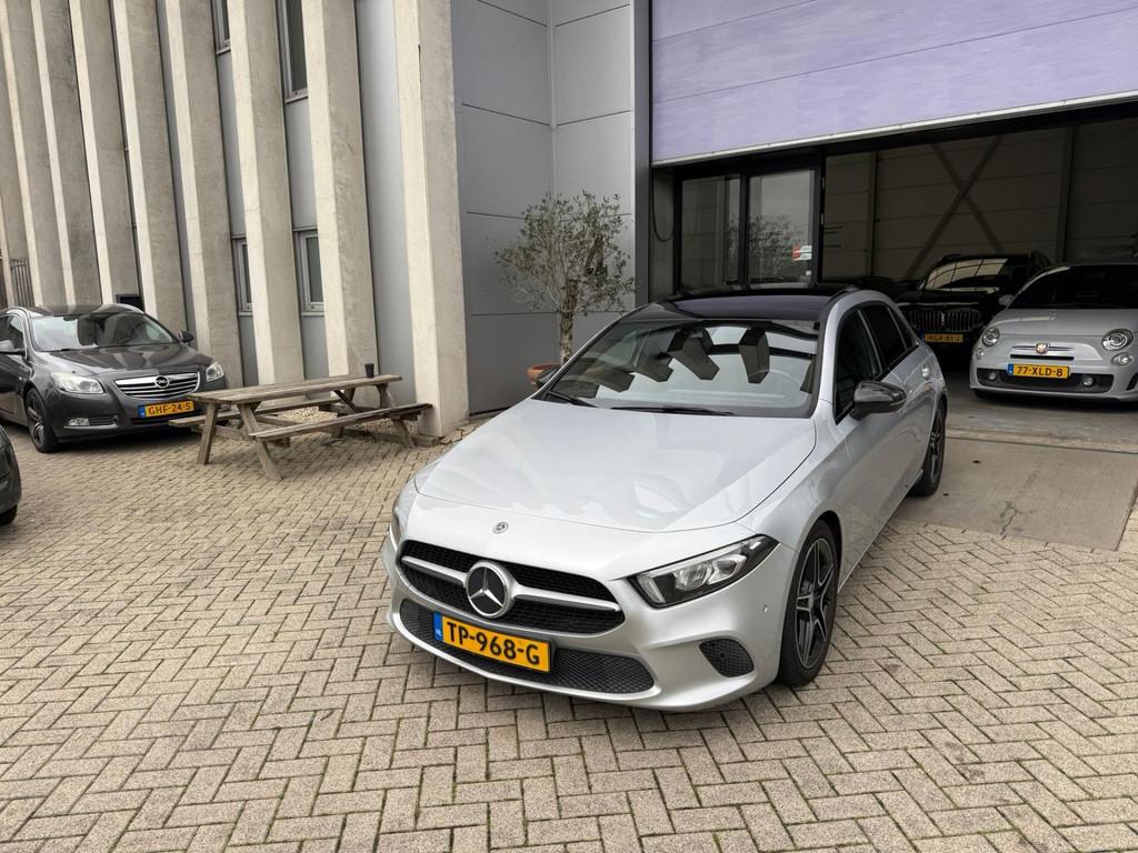 Mercedes-Benz A-klasse 200 PANO! LED! CARPLAY! NAP! INRUIL M, Auto's, Gebruikt, 4 cilinders, Leder en Stof, Origineel Nederlands